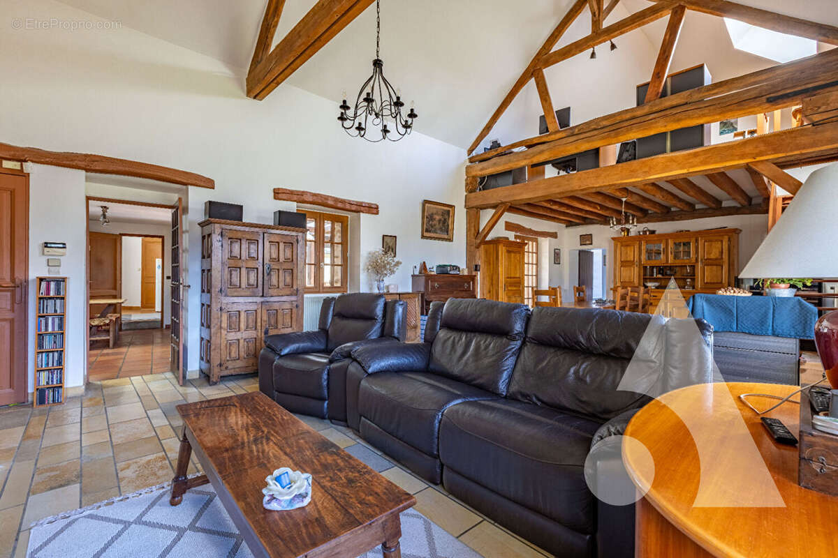 Maison à PEROY-LES-GOMBRIES