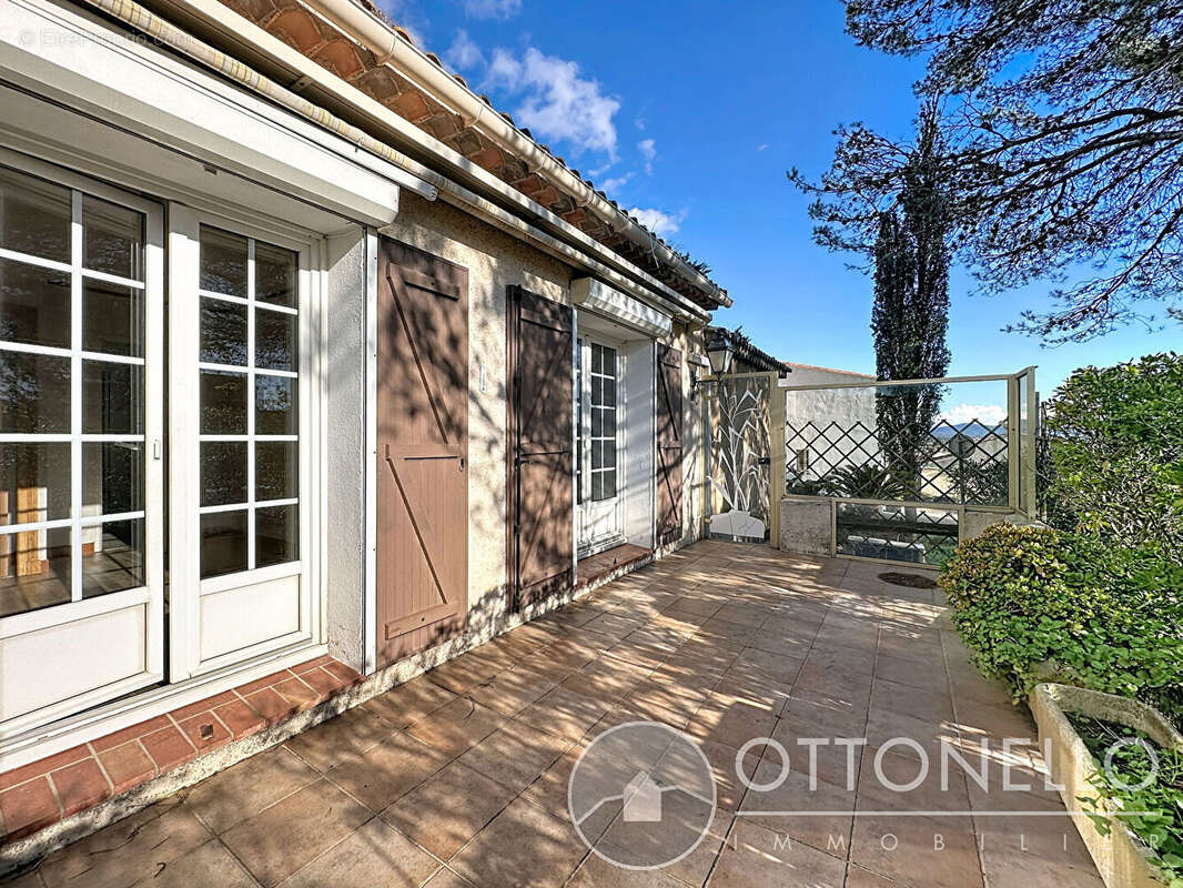 Maison à ROQUEBRUNE-SUR-ARGENS