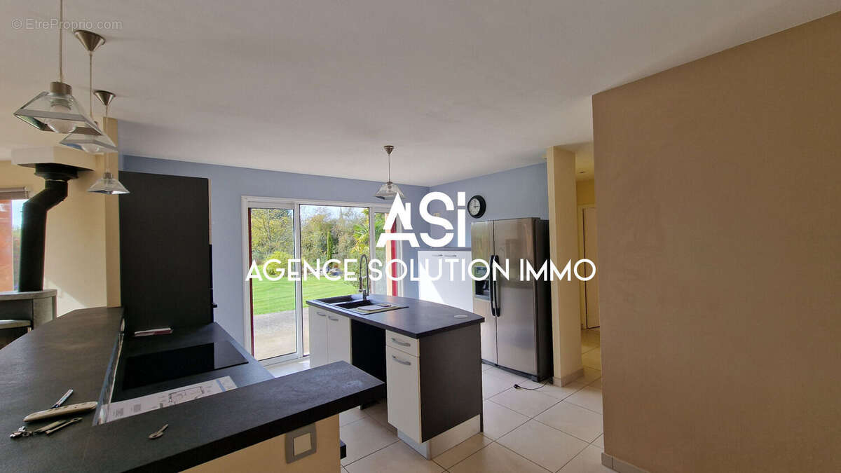 Maison à SAINT-CHARLES-LA-FORET