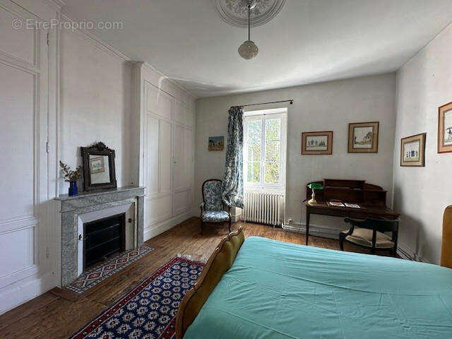 CHAMBRE ETAGE PALIER - Maison à VIC-FEZENSAC