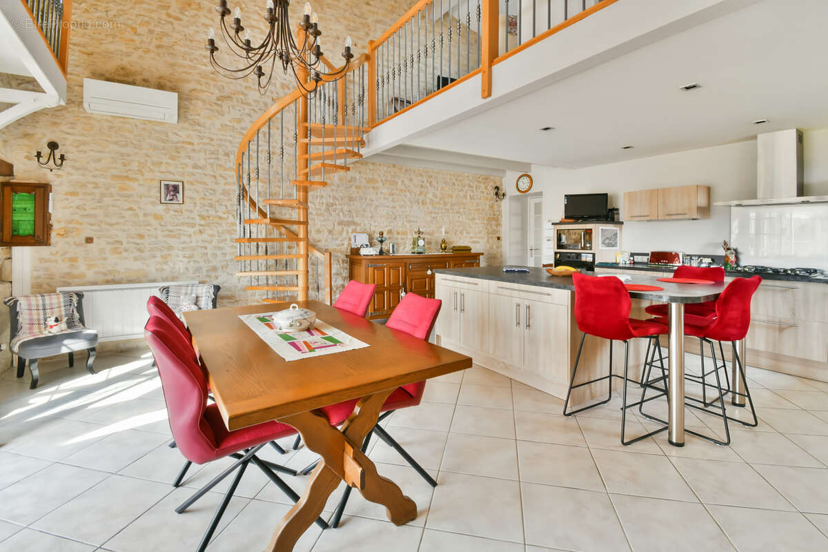 Maison à vendre 3 pièces SAINT - LOUP (17)- Piscine - Garage - Jardin - photo 3