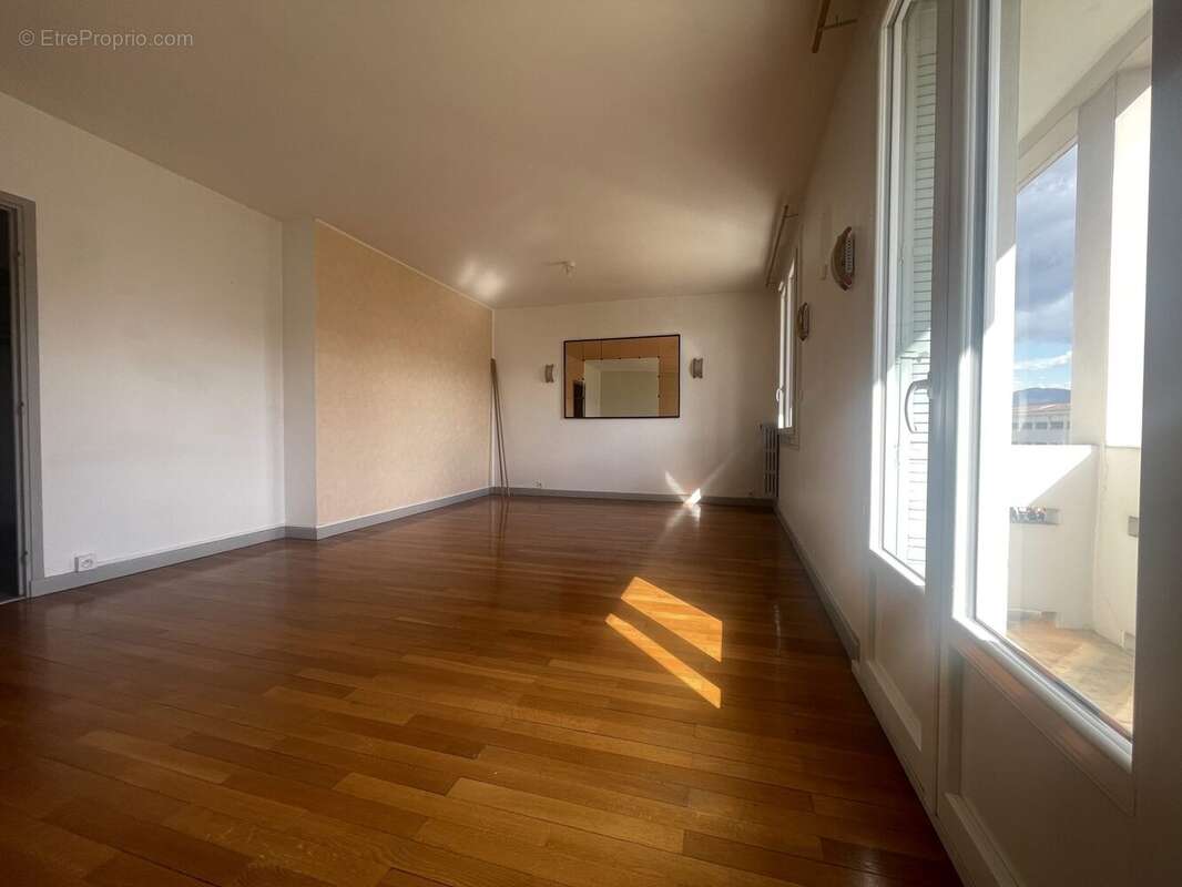 Appartement à ROMANS-SUR-ISERE