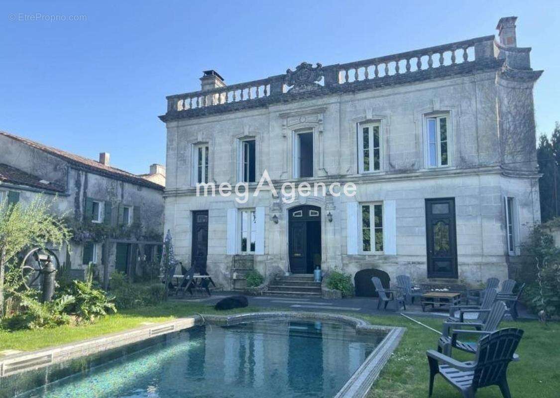 Maison à SAINT-PORCHAIRE