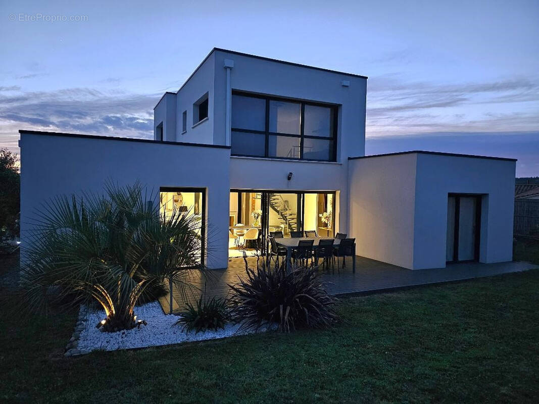 Maison à LES HERBIERS