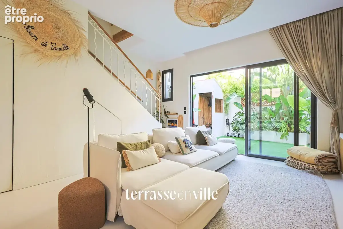 Maison de ville renovee - t4 - jardin - terrasse - coeur historique - 648 000€ - photo 2