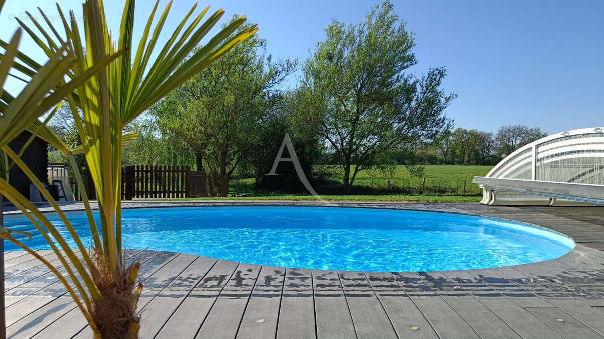 Maison à LA BAZOGE-MONTPINCON