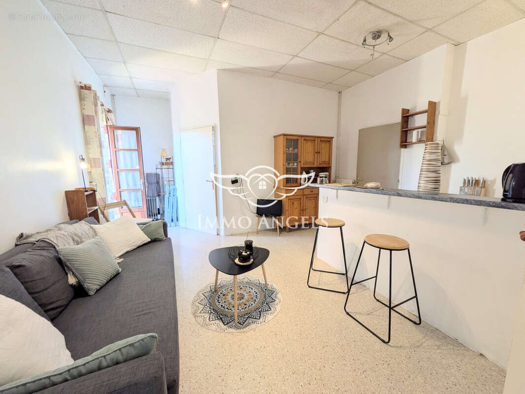 Appartement à VIC-LA-GARDIOLE