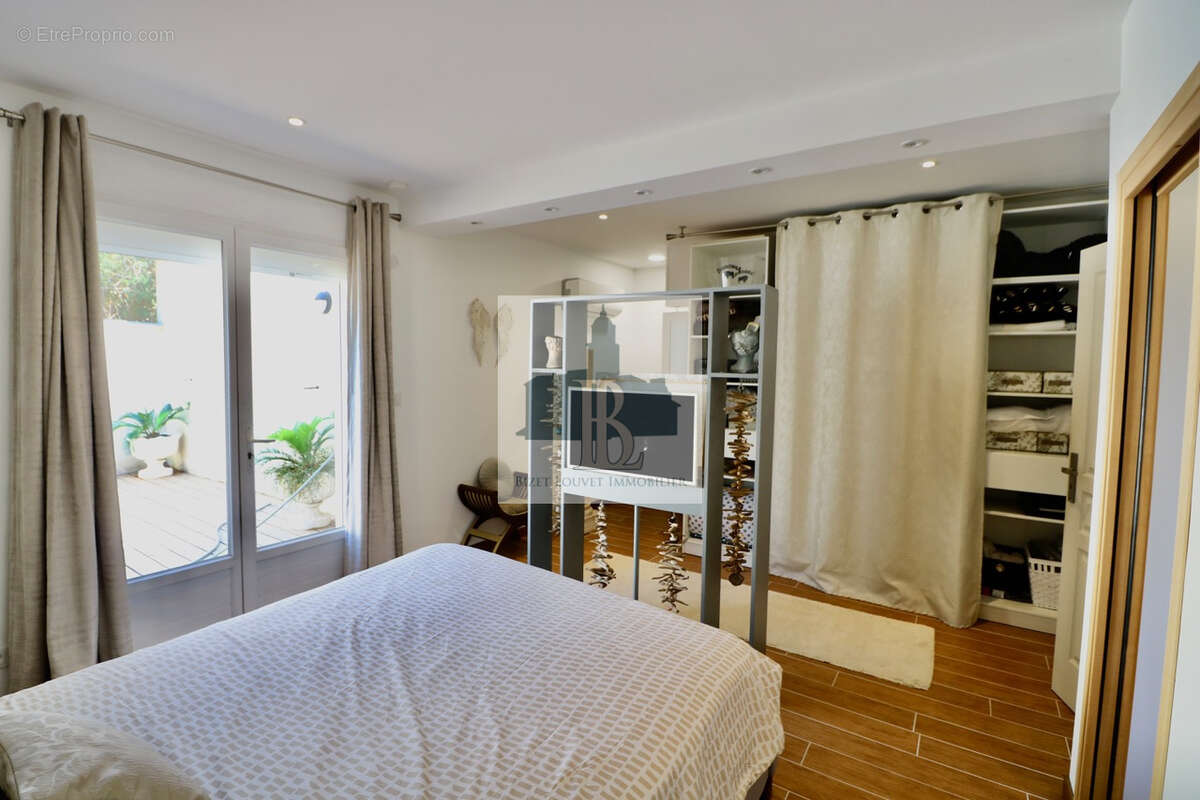 Villa contemporaine située sur les hauteurs de Cogolin - photo 14