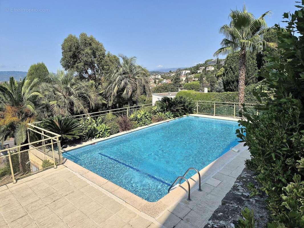 Appartement à LE CANNET