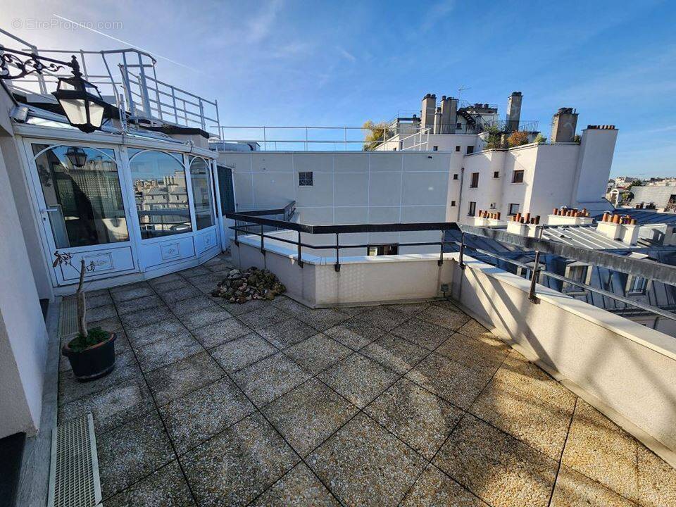 Appartement à PARIS-14E