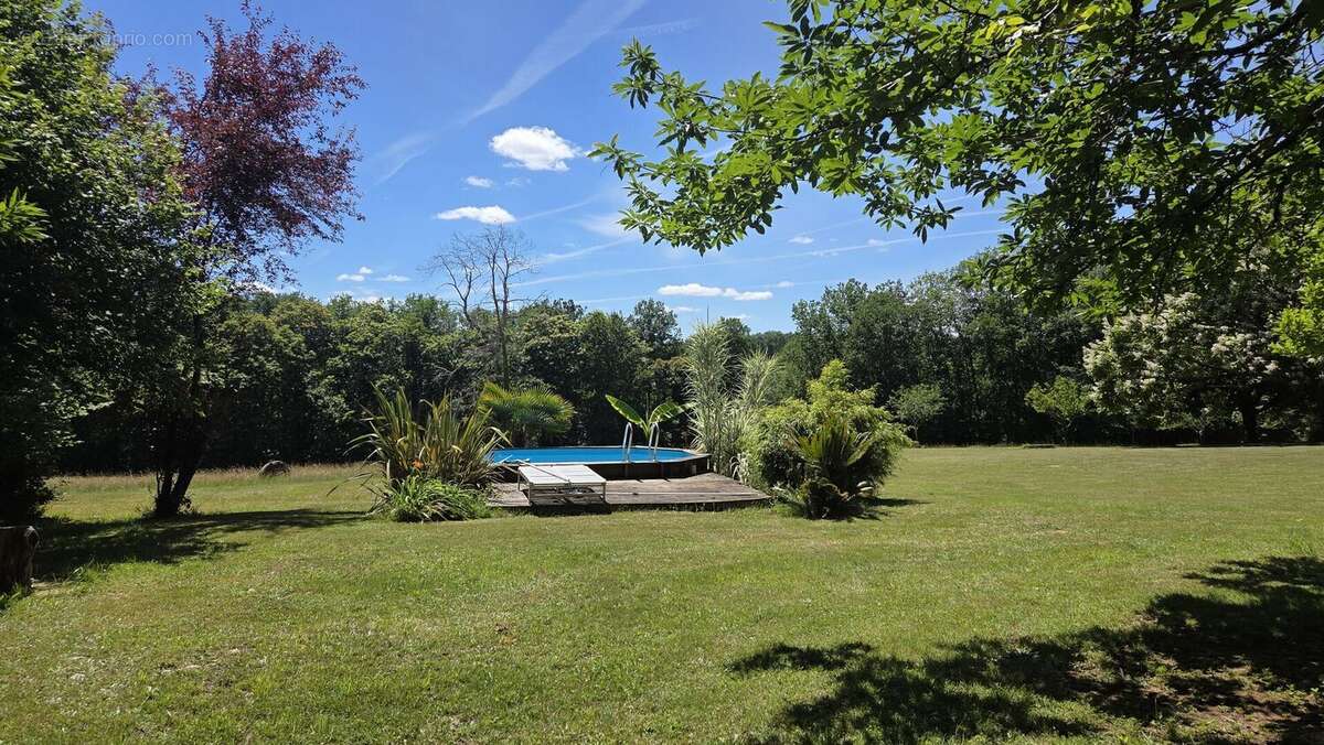 Ensemble périgordin rénové, ses deux roulottes et terrain de plus de 4 ha. - photo 4
