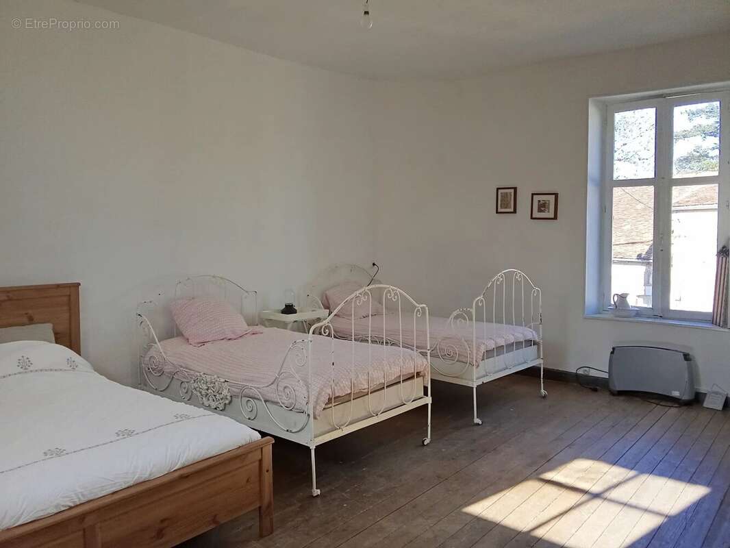 Maison à LUSSAC-LES-EGLISES