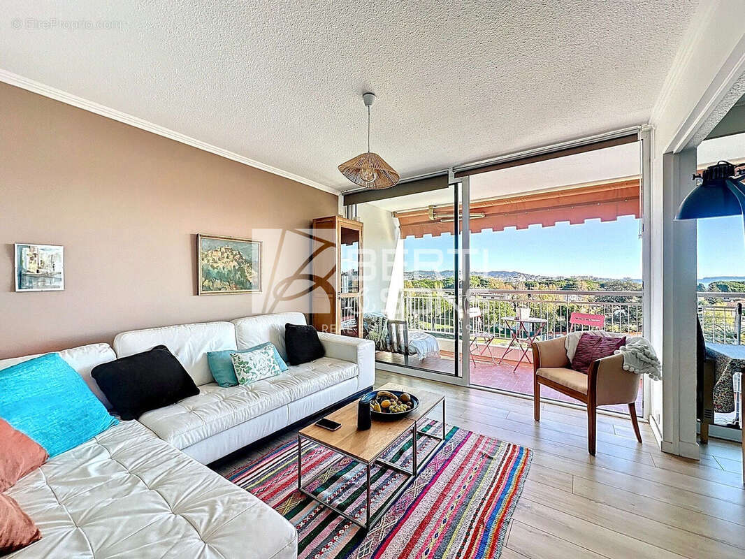 Appartement à MANDELIEU-LA-NAPOULE