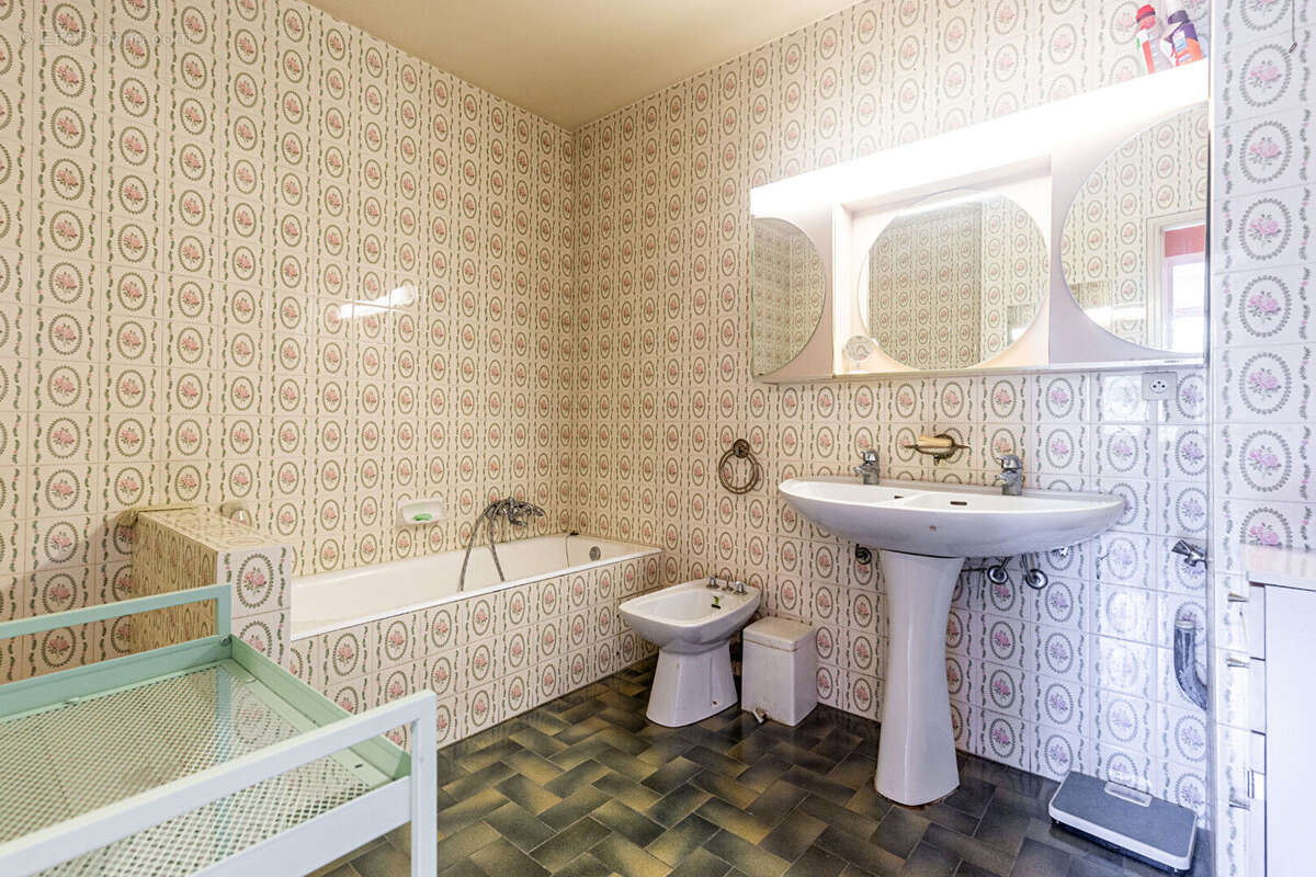 Agence immobiliere laforet - exclusivite - "lierre" - annecy / triangle d'or - appartement t3 de 83.85m² - terrasse - cave - pla - photo 11