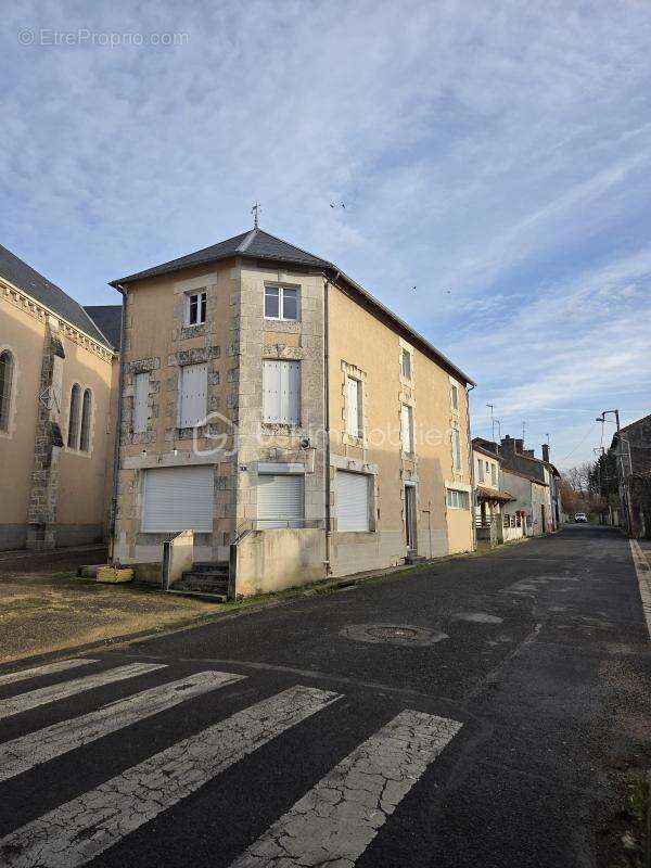 Opportunité exceptionnelle au cœur de Saint-Secondin – Immeuble mixte commerce & habitation - photo 2