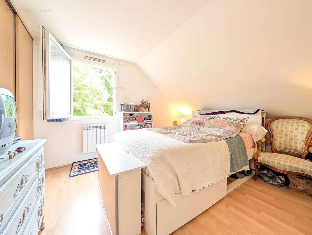 Appartement à LA QUEUE-LES-YVELINES