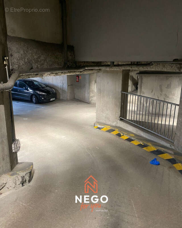 PLace de Parking Rue de Létanduère - photo 2