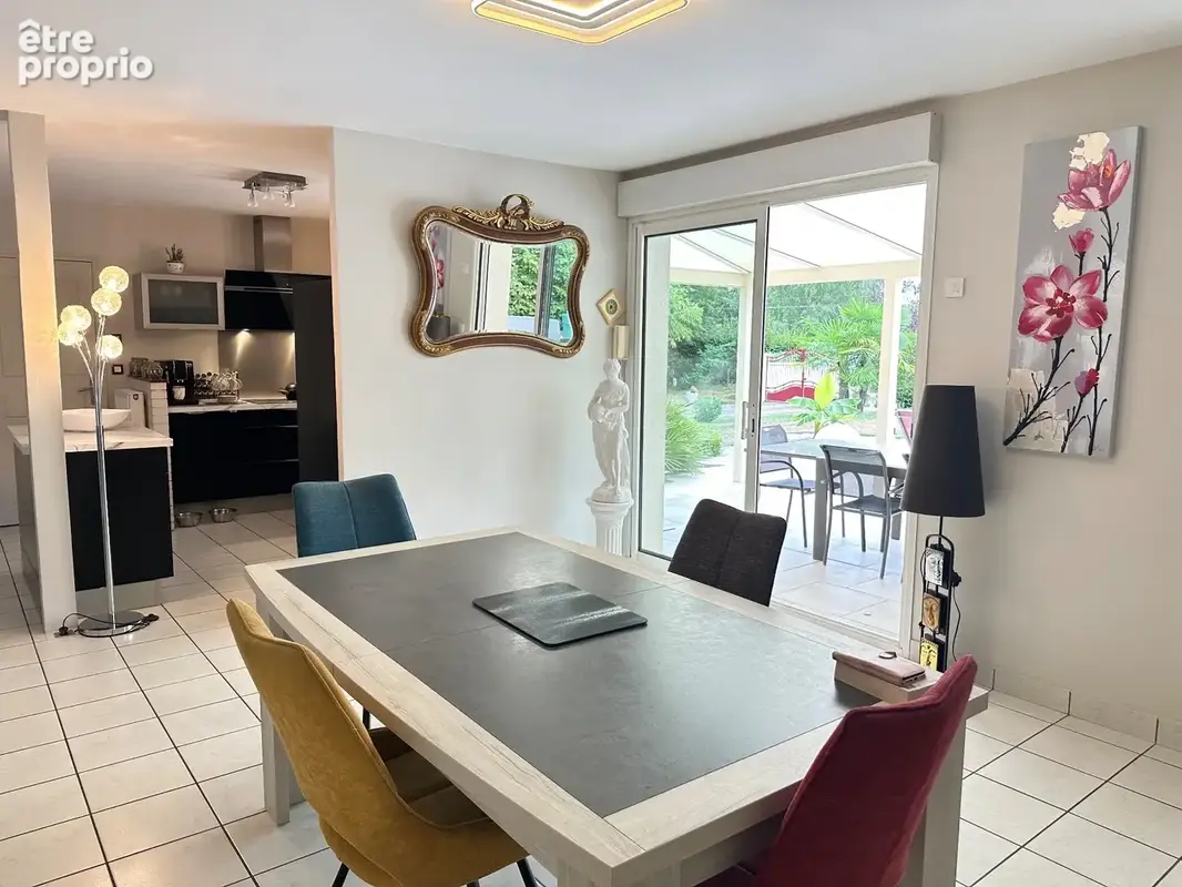 Magnifique maison familiale de 225 m², 6 chambres avec piscine et pinède à Guécélard – DPE B - photo 11