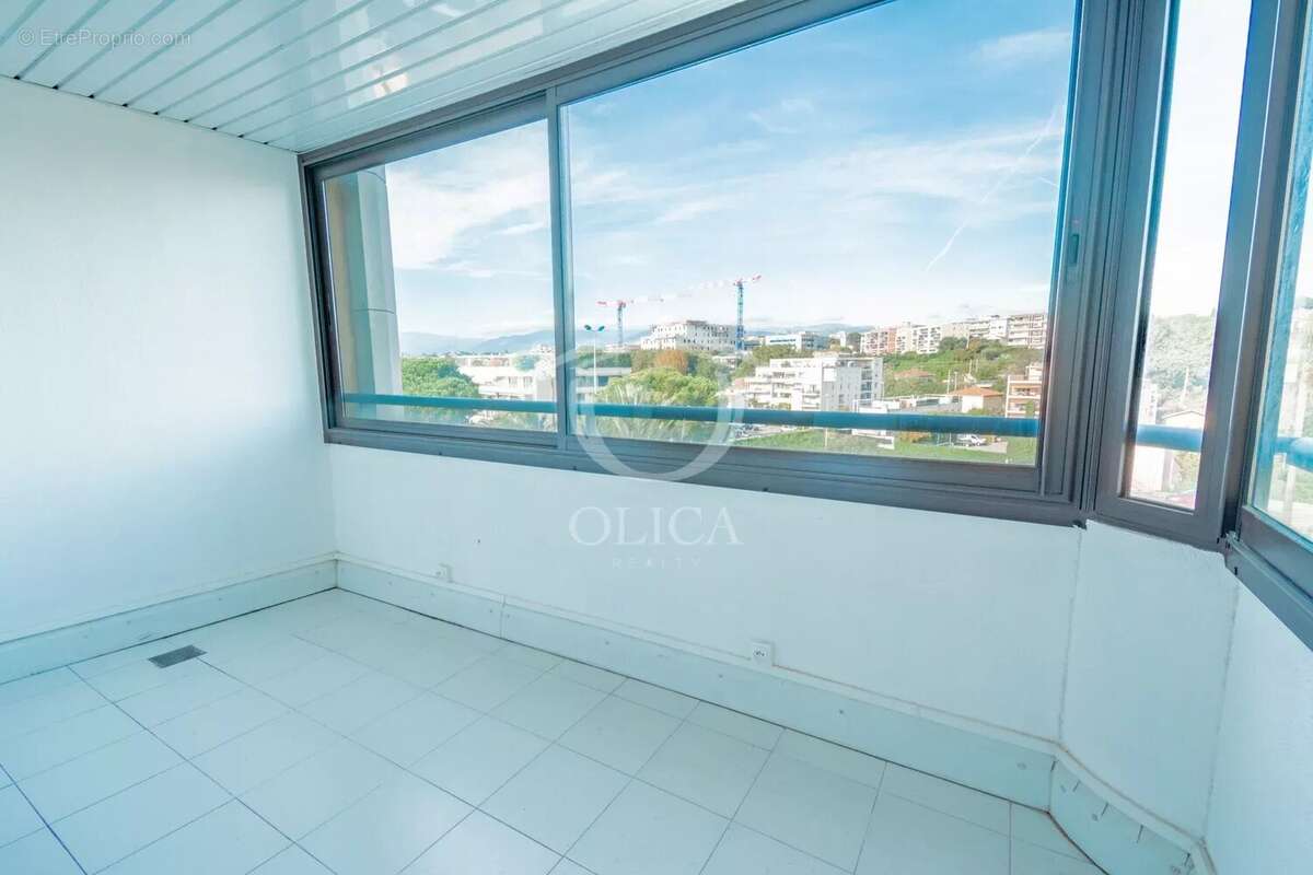 Appartement à SAINT-LAURENT-DU-VAR