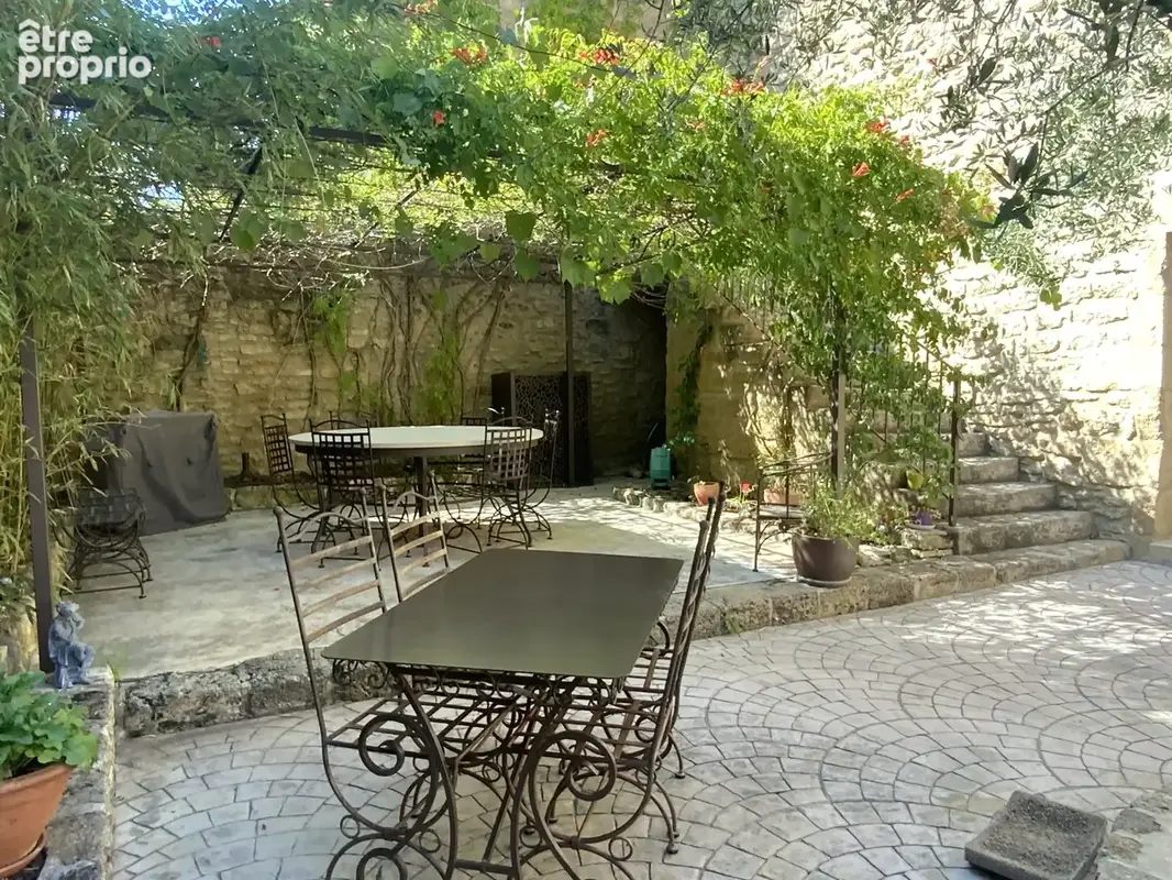 Maison de charme en pierre  en plein coeur de village. - photo 10
