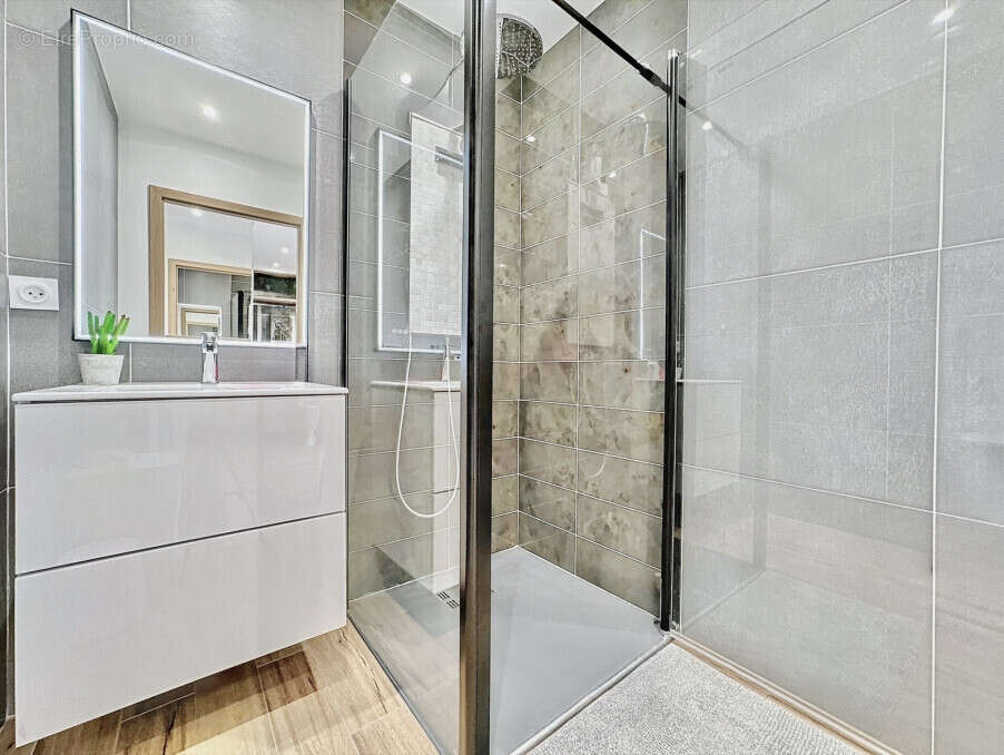 Maison à ETREMBIERES