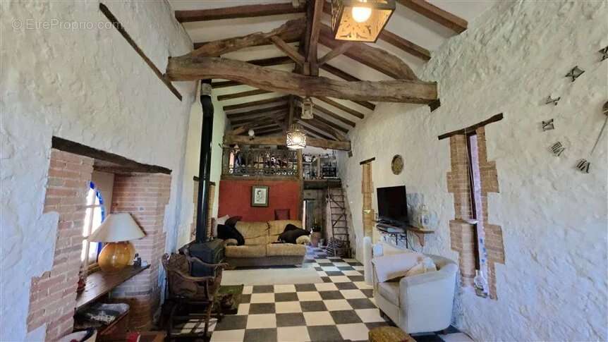 Maison à SAINT-MARTIAL-SUR-ISOP