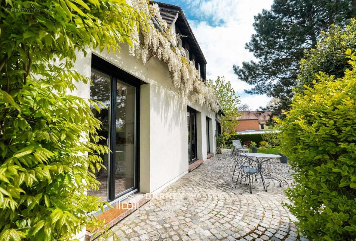 Maison à MONT-SAINT-AIGNAN