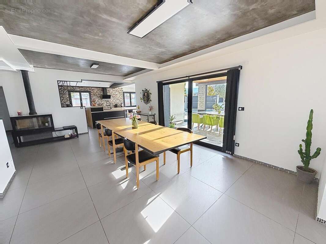 Maison 217 m² à Beaucroissant  - photo 4