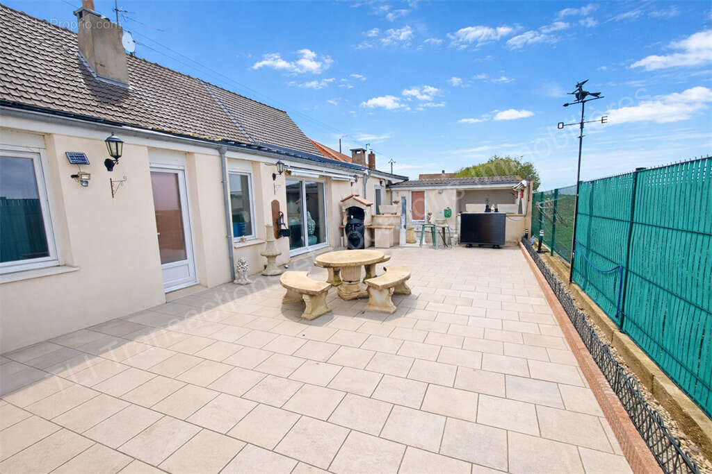 Grande maison avec terrain de loisir - photo 6