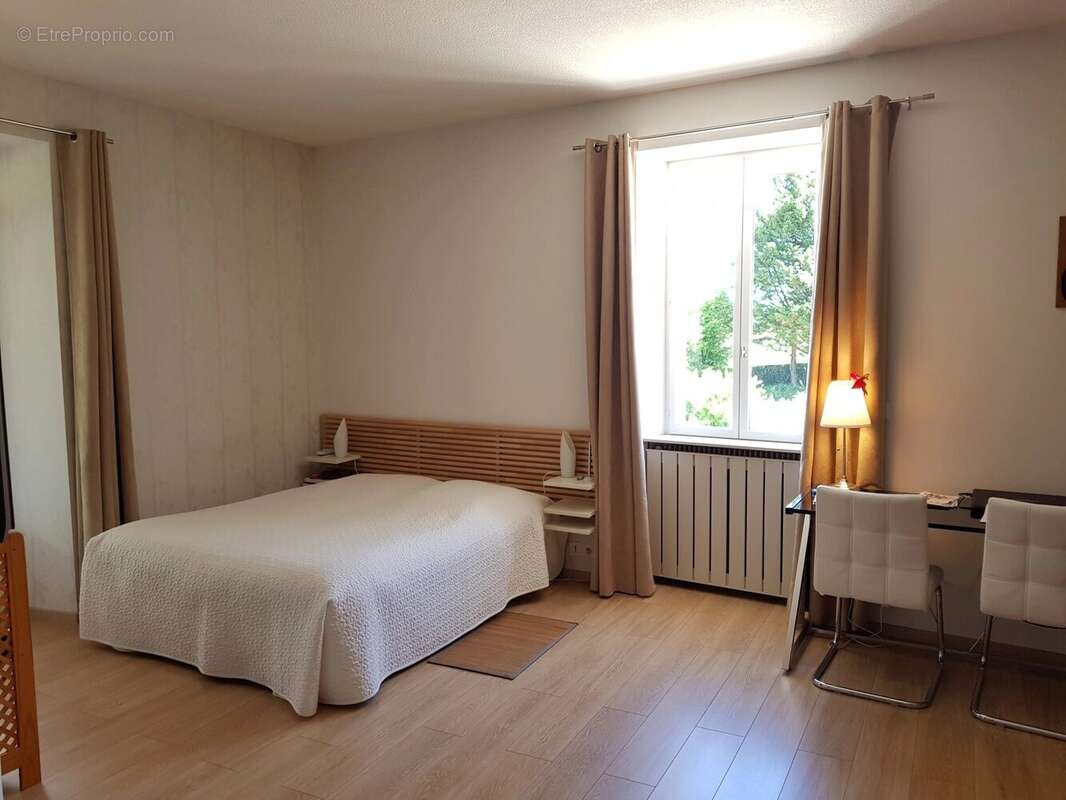 Propriété en pierre avec maison d'amis, piscine, dépendance et 1 hectare de terrain proche de Montaigu-de-Quercy (Tarn-et-Garonn - photo 4