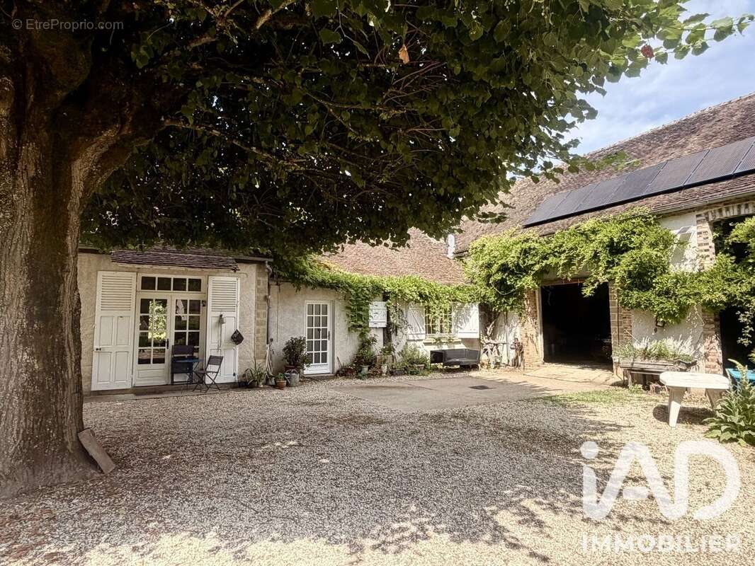 Maison 320 m² à Nailly  - photo 6