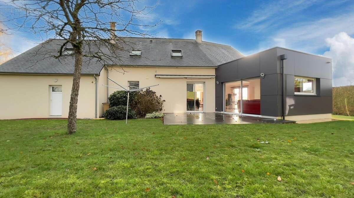 Photo 2 - Maison à LA BAZOGE-MONTPINCON