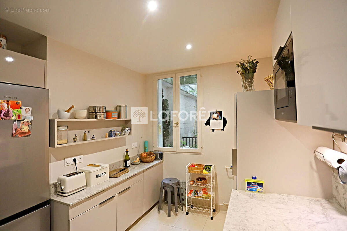 Appartement Paris 4 pièce(s) 102 m2 avec deux caves. - photo 12