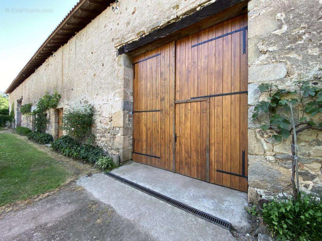 Maison à BUSSEROLLES