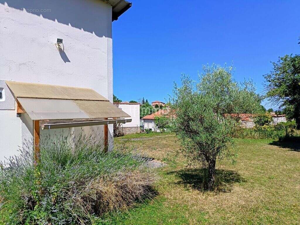 Parking à LAMONTGIE