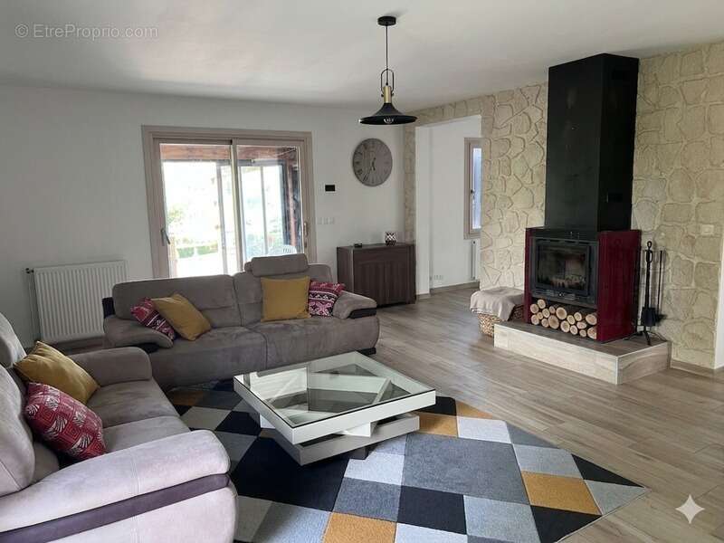 Maison à BUSSAC-SUR-CHARENTE