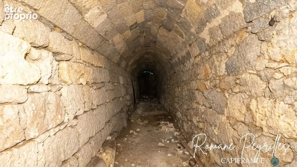 Belle bâtisse en pierre à rénover au cœur de PRAYSSAS - photo 4