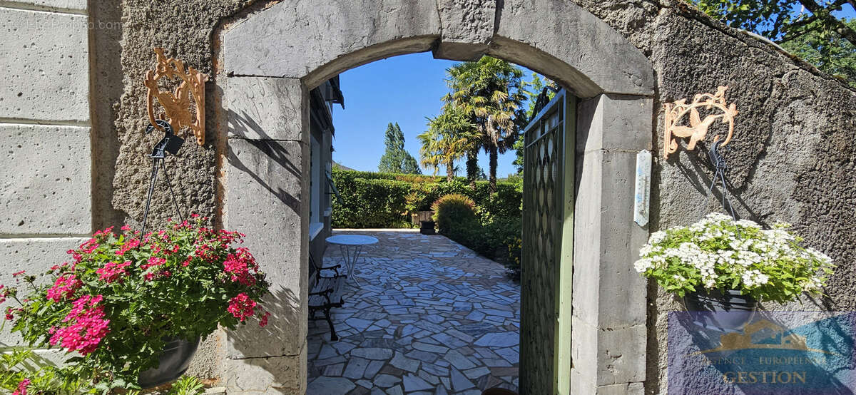Maison à LAMARQUE-PONTACQ