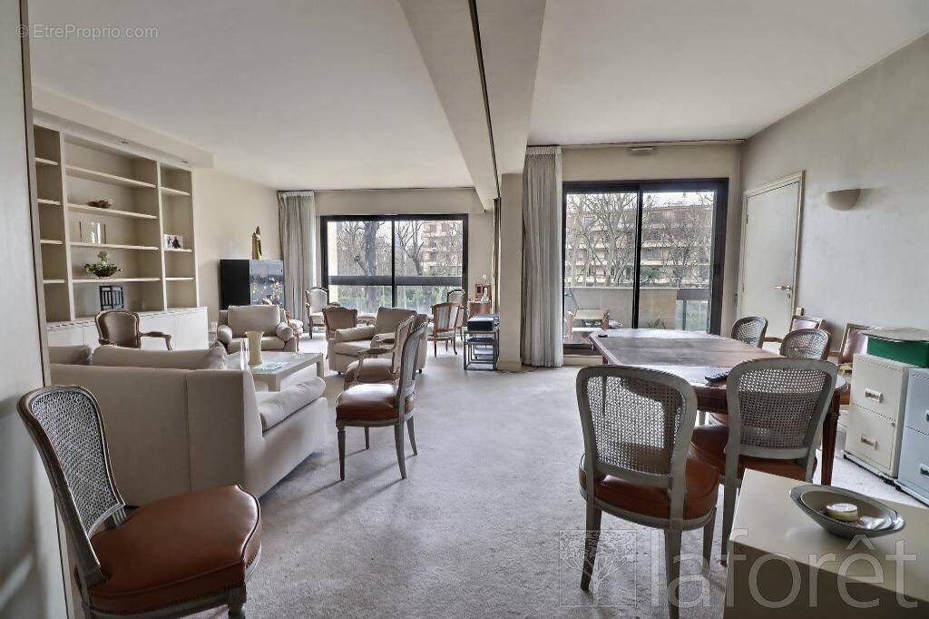 Appartement à NEUILLY-SUR-SEINE
