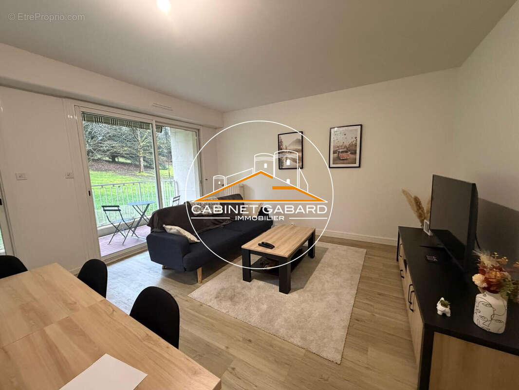 Appartement à AVRILLE