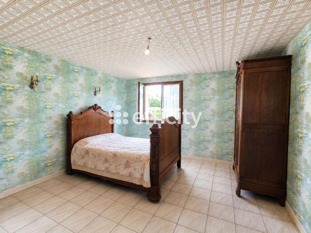 Maison 143 m² à Saint-Georges-De-Rex  - photo 7