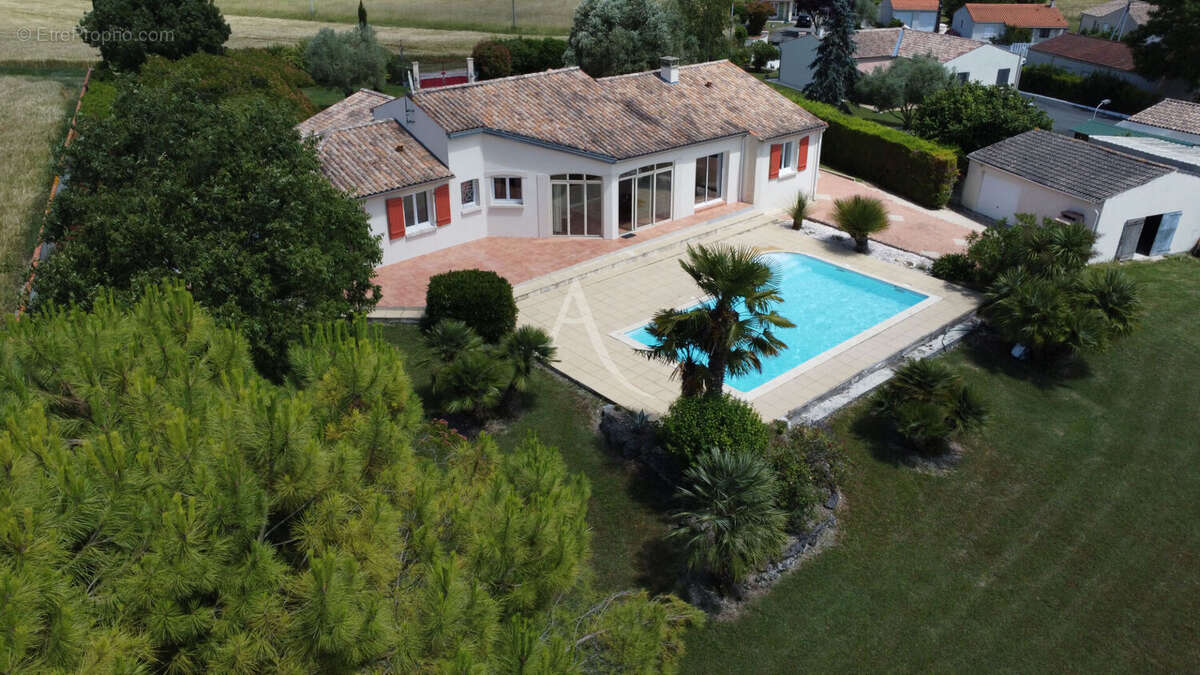 Maison Saintes 5 pièce(s) avec piscine et son appartement dédié - photo 2