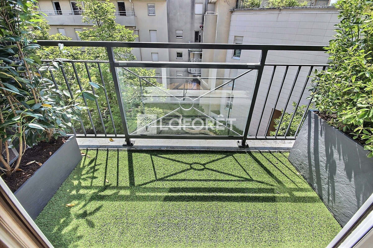 Appartement à LA GARENNE-COLOMBES
