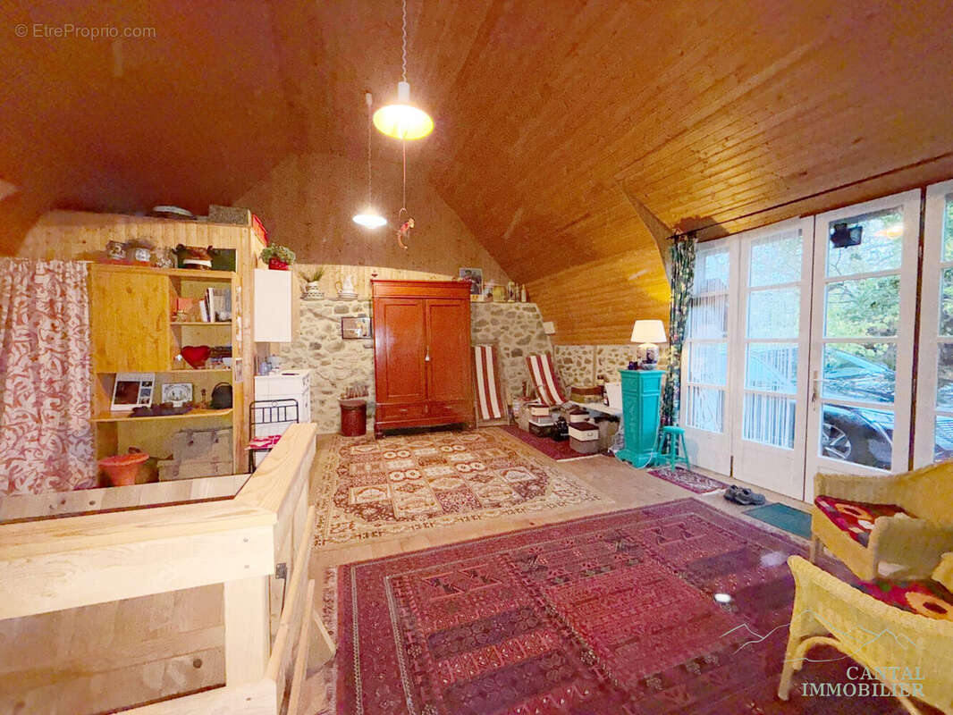 Espace à vivre - Maison à SAINT-DONAT