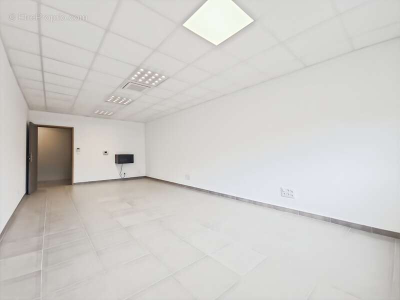 Sarrola-carcopino – baleone centre – pépinière de bureaux d'environ 342 m² - photo 9