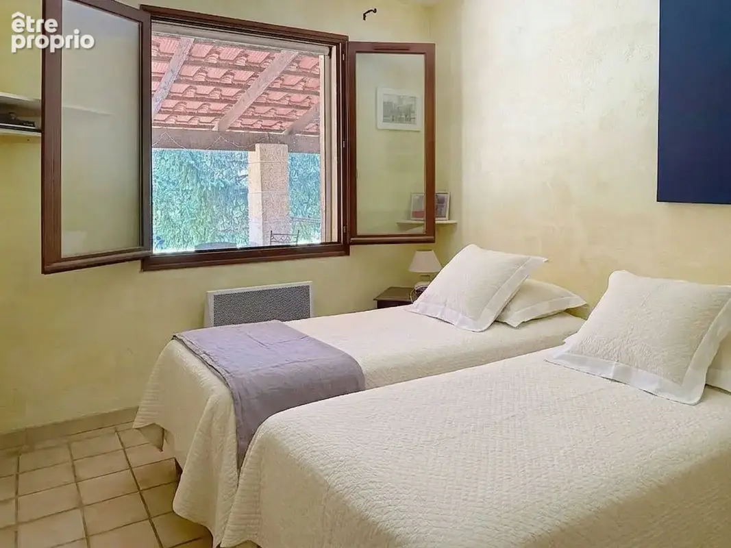 CADENET  Plain-pied, 3 chambres, piscine et terrain de 2 000 m² - photo 6
