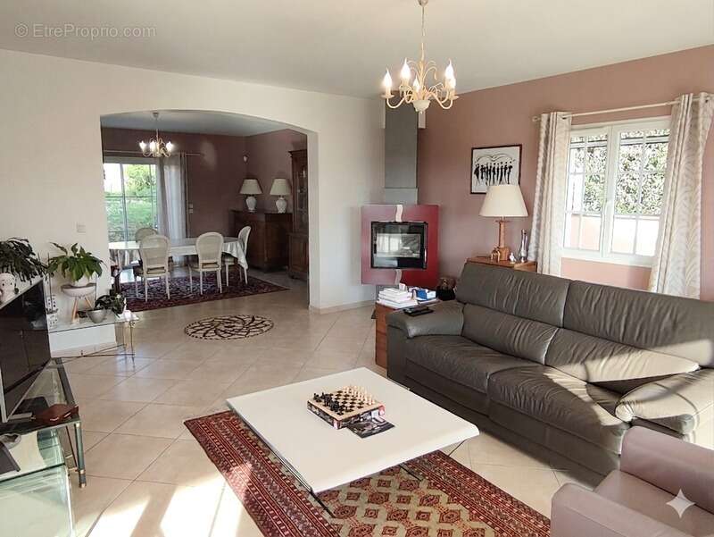 Maison à RUELLE-SUR-TOUVRE