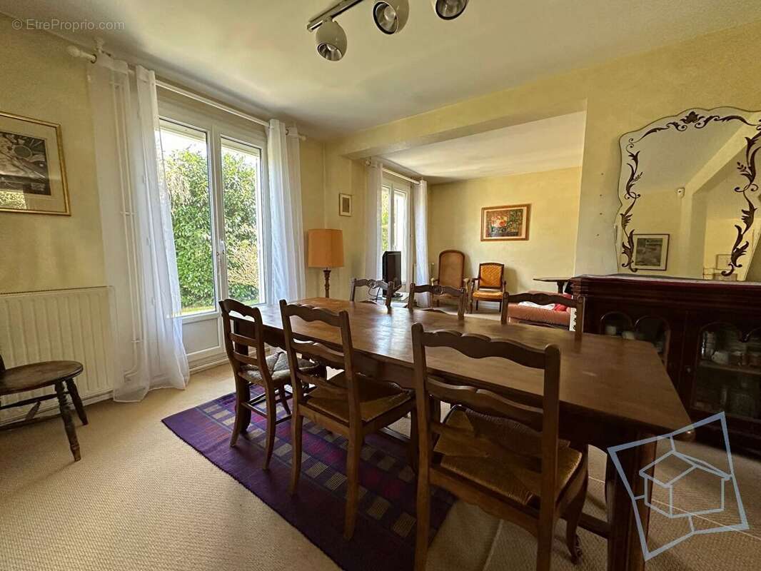 Maison à VOISINS-LE-BRETONNEUX