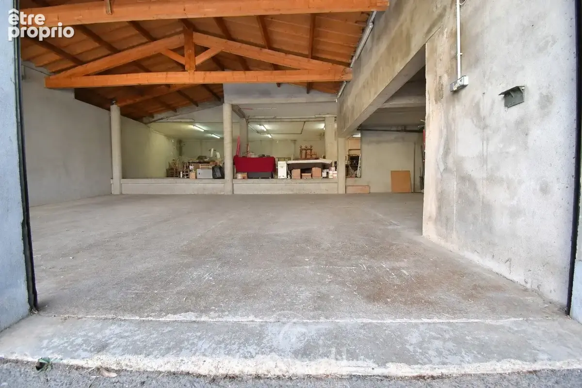 Grand garage a vendre sur agde - un espace modulable aux multiples possibilite - photo 1