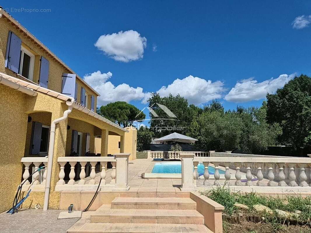 Maison à SAINT-HILAIRE-DE-BRETHMAS